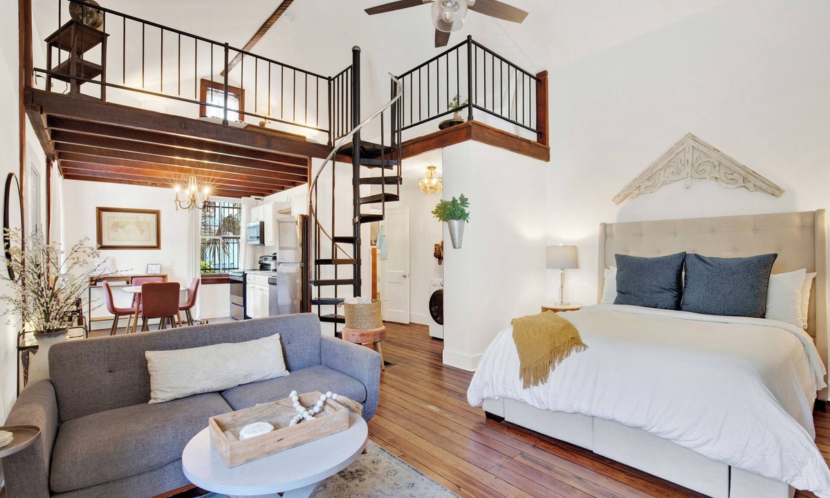 Historic Downtown Savannah Cottage | Charming Cottage Near Forsyth Park