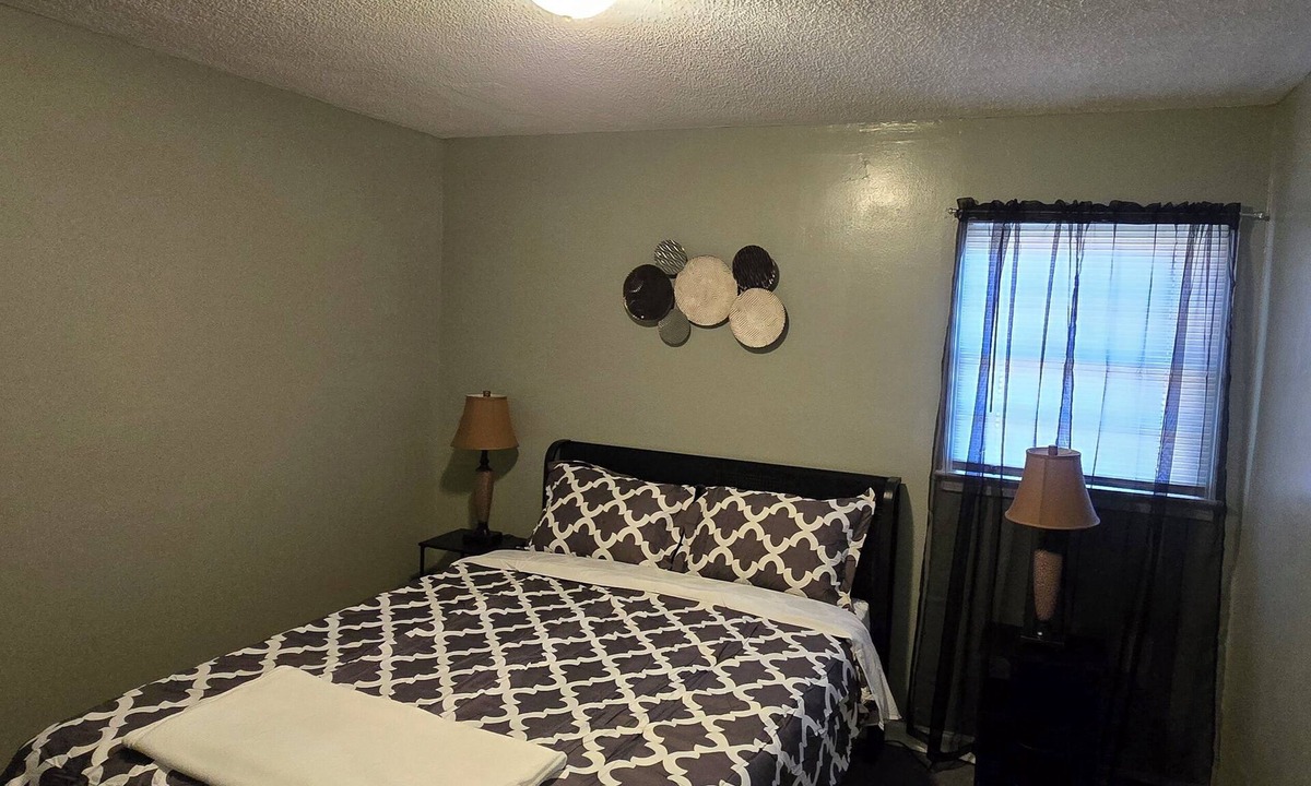 Gunter Afs House | “Charming & Cozy Home - 3 Min to VA + Downtown”
