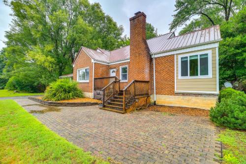 Damascus House | Charming Damascus Retreat w/Deck & Creek Views!