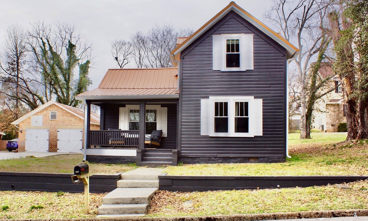 Dayton Cottage | Charming Family Cottage | Sleeps 8