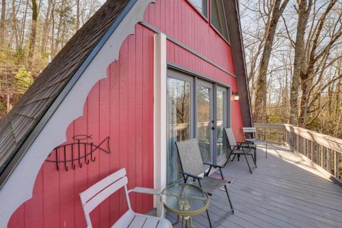 Franklin House | Charming Franklin Cabin with Deck: Stunning Views!