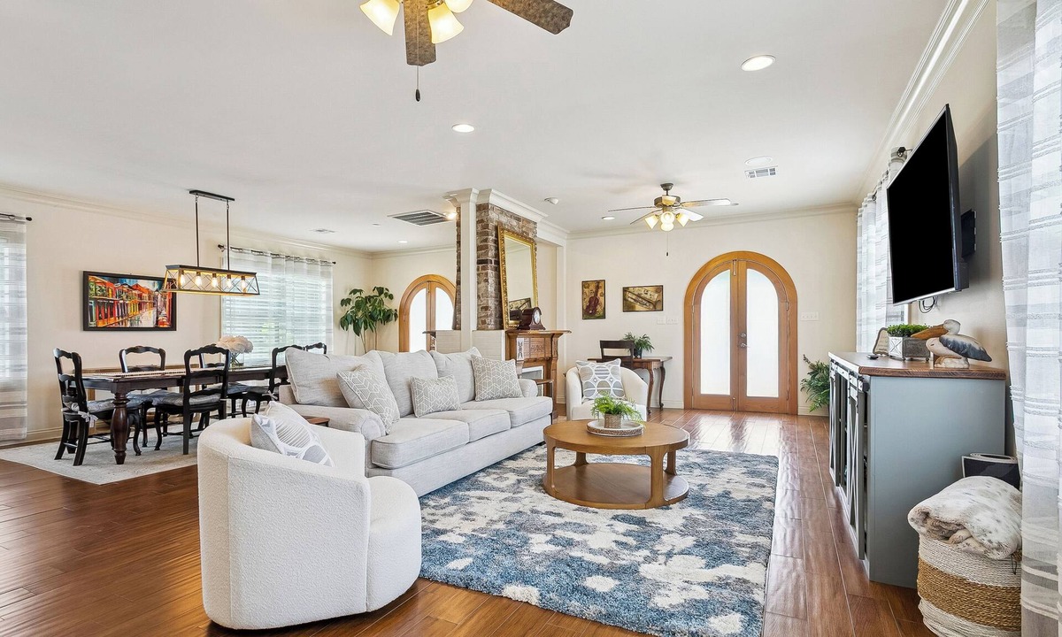Arabi House | Charming Historic Home Near French Quarter - Cozy & Convenient!