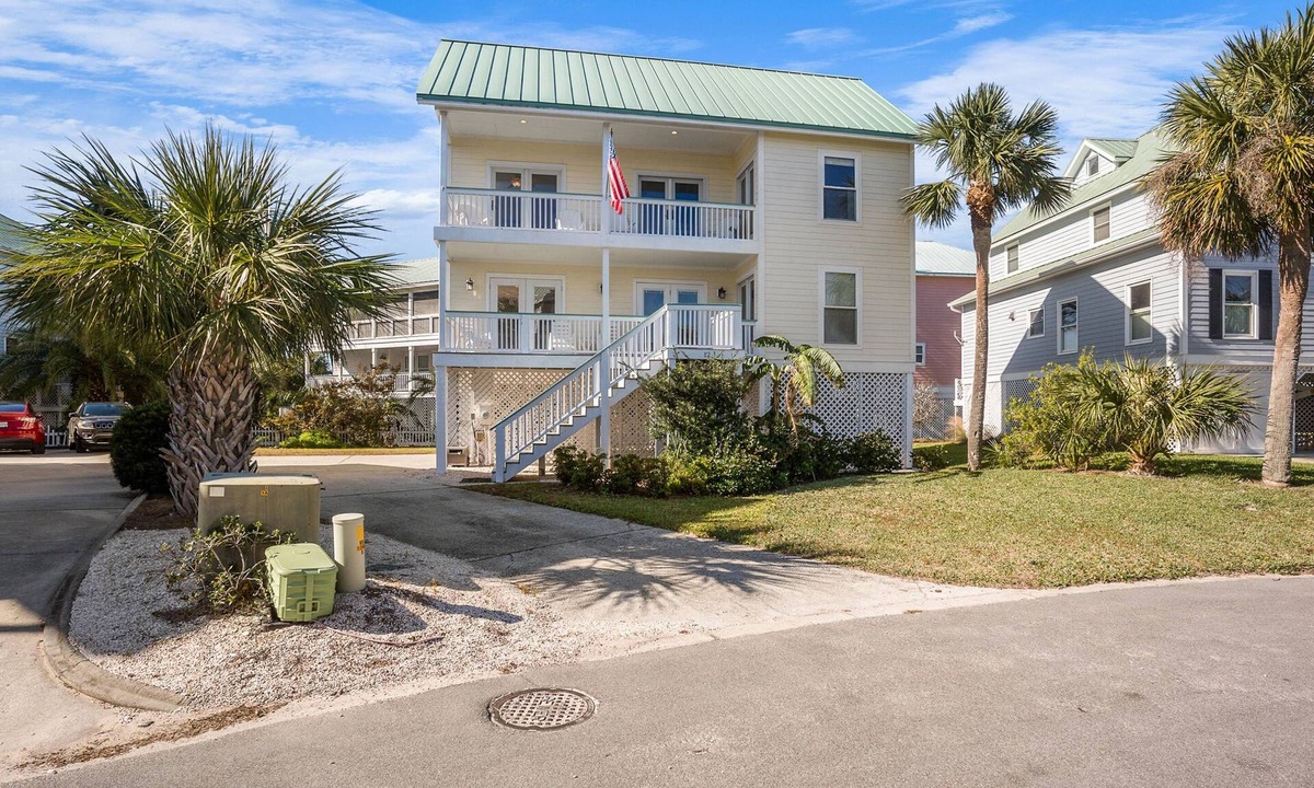 Oceanmarsh Subdivision House | Charming Ocean View Retreat- Steps to the Beach and Pool- Resort-Style Amenities