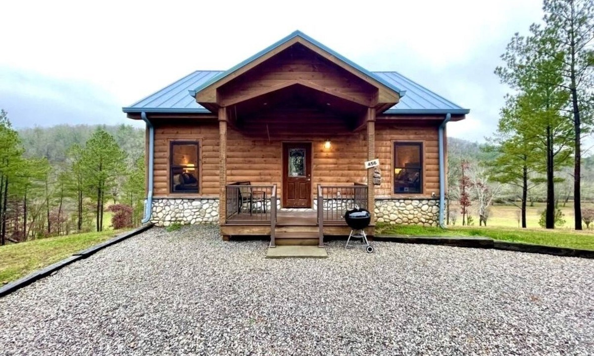 Tellico Plains Cabin | Charming, pet friendly cabin, perfect for fishing, family, hiking and R&R!