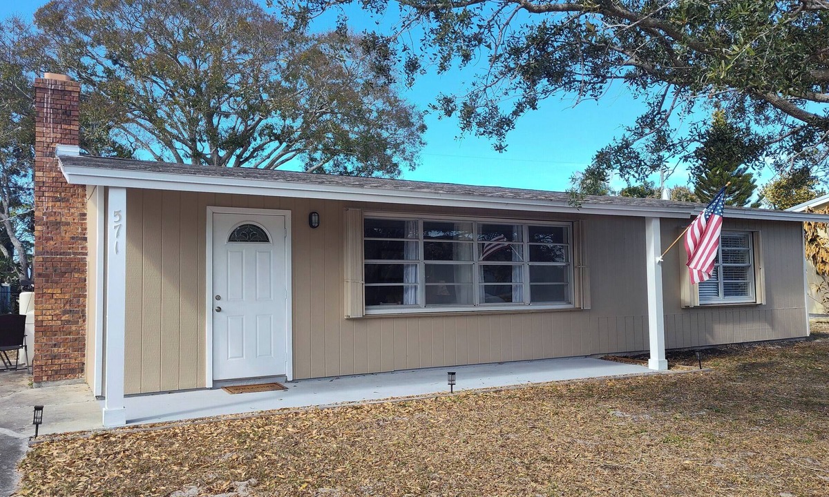 Sebastian Highlands Cottage | Charming Sebastian Home . bring Your Boat!