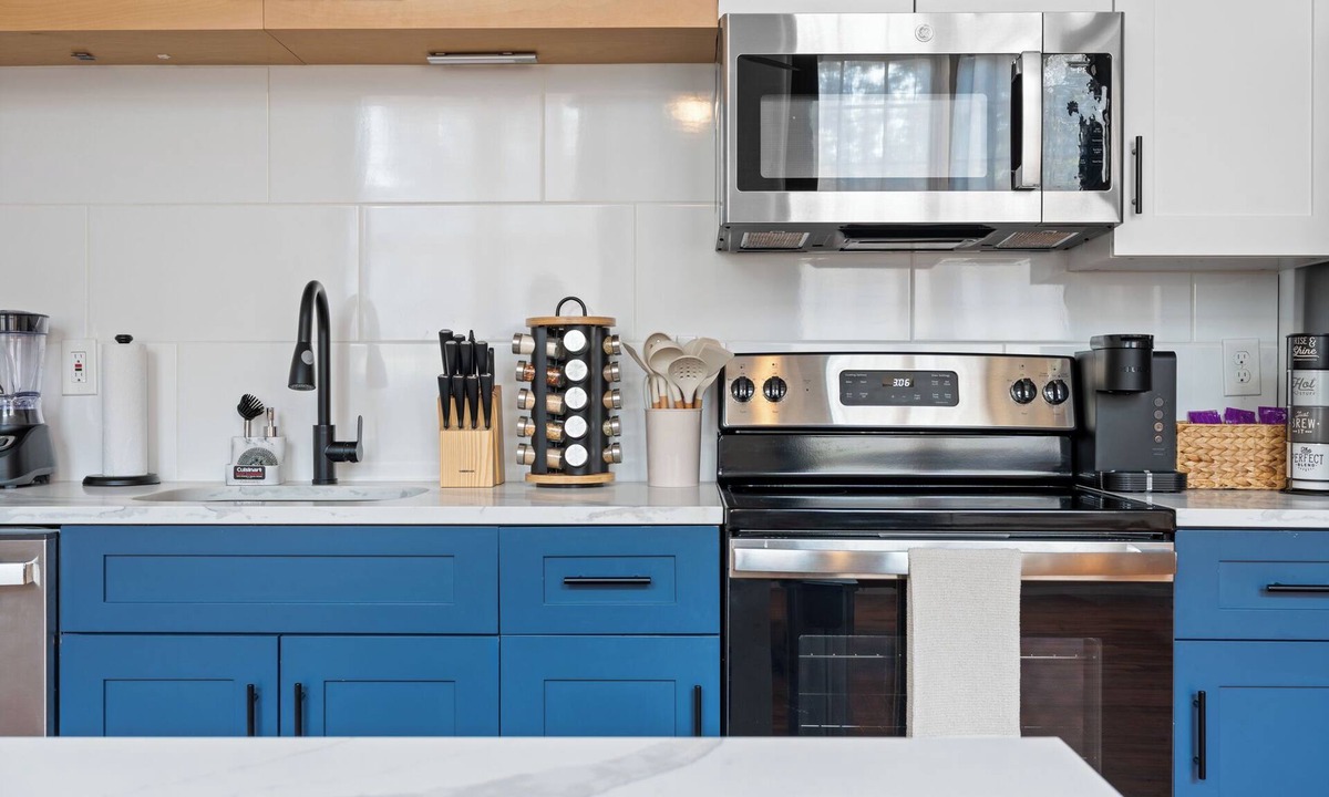 Greenville Apartment | Charming ~ Spacious 3-bedroom apartment in fabulous Greenville
