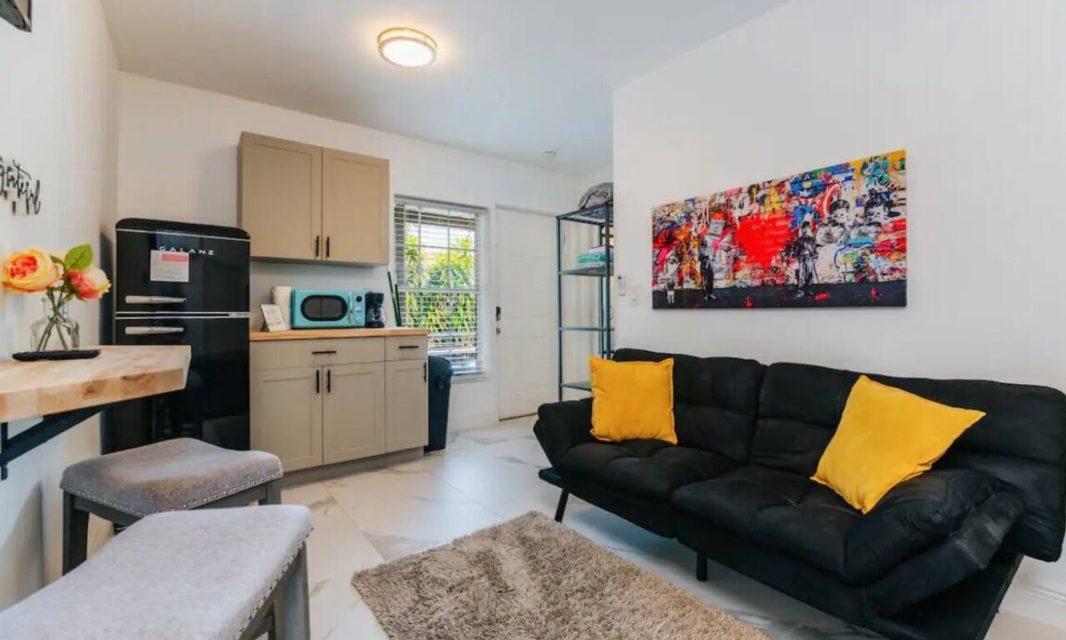 Santa Barbara Estates Apartment | Charming Studio Apartment in Sunny Pompano Beach, Florida - Your Ideal Getaway!