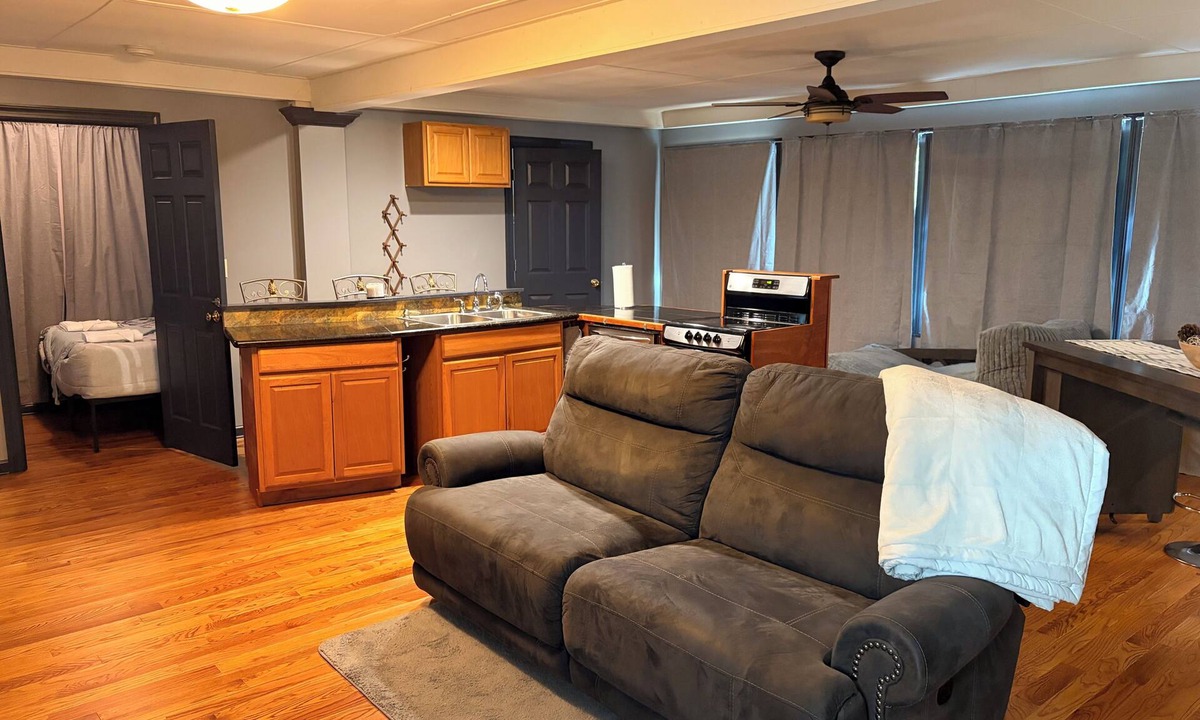 Jonesboro Apartment | Charming studio in pleasant Jonesboro with cool AC breeze and fishing access.