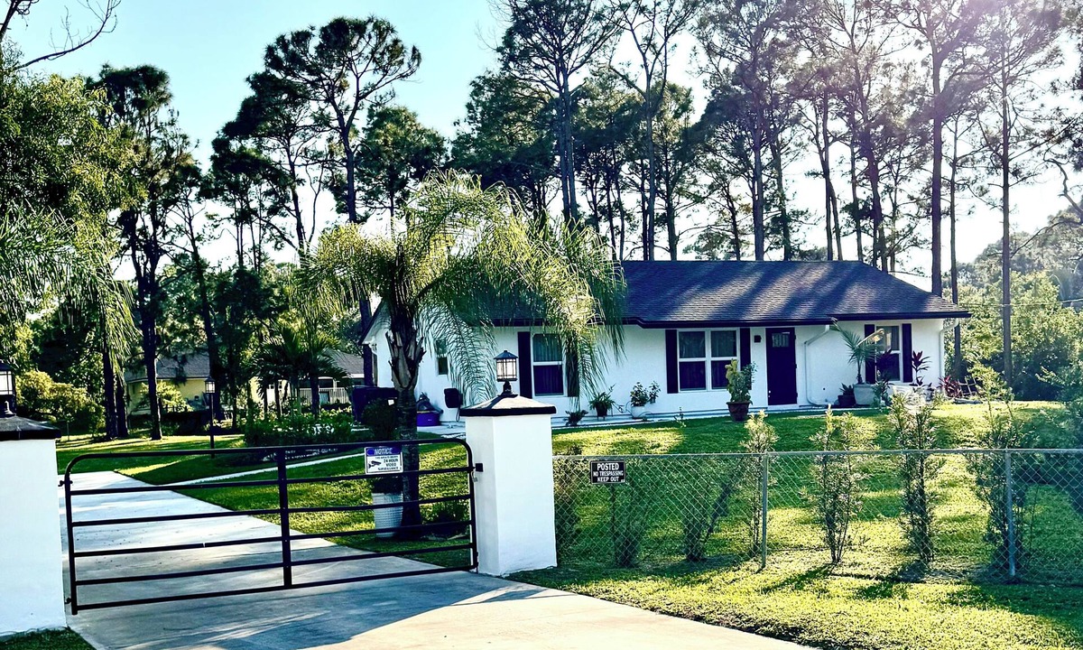 Hunt Club House | Charming woodsy in Westlake area