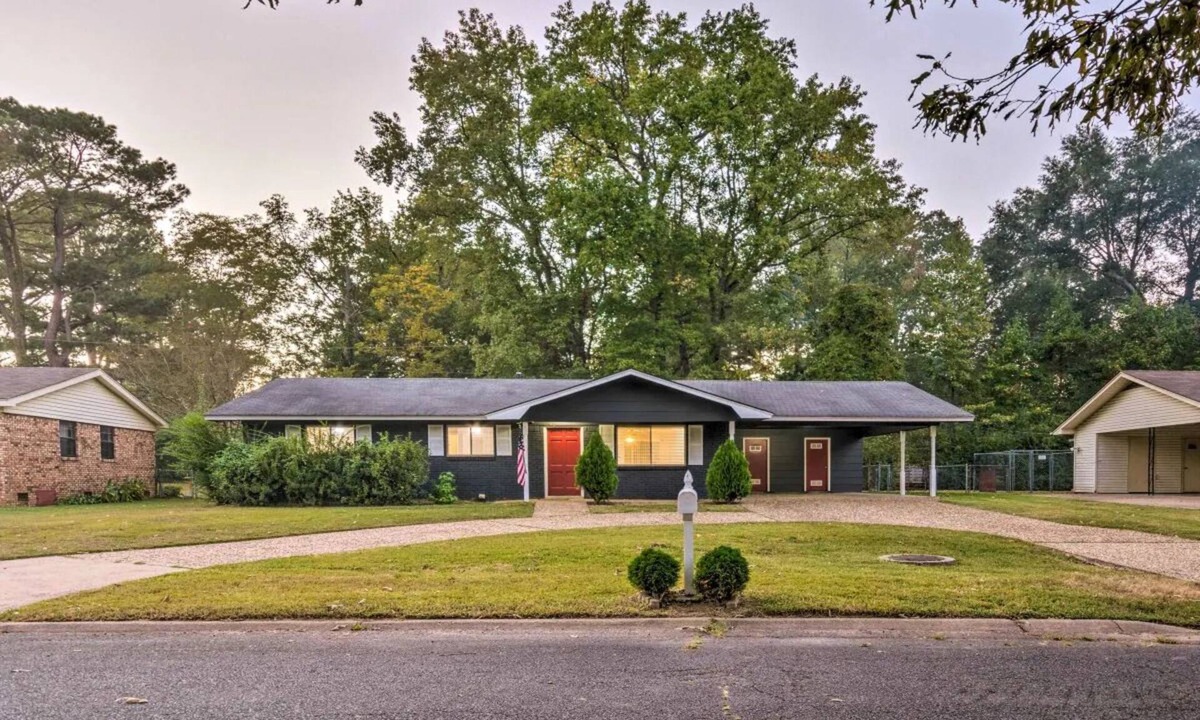 Jacksonville House | Cheerful 3 BR 1.5 BA Home in Great Neighborhood! Recently Renovated!