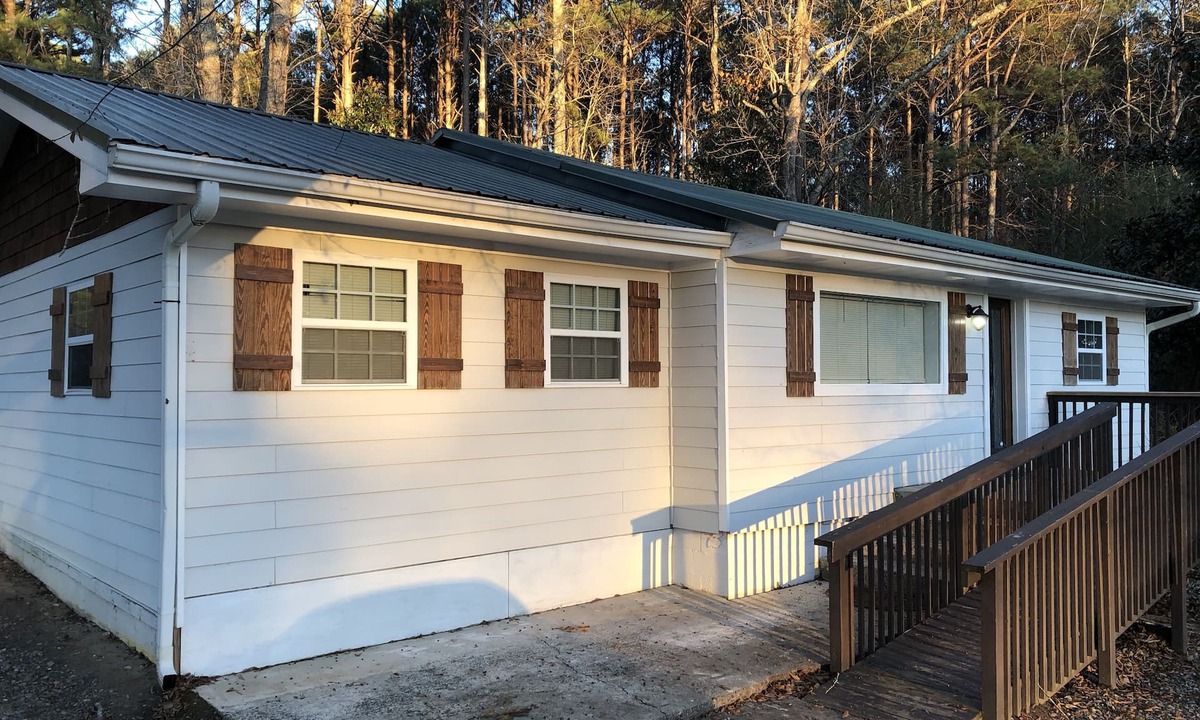 Milton House | Cheerful home in Alpharetta