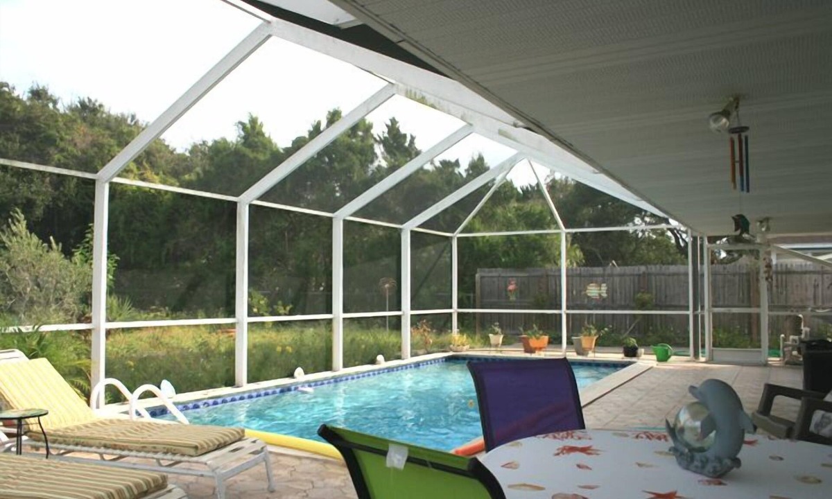 New Smyrna Beach House | Cheery Chimes bright and clean with a pool!