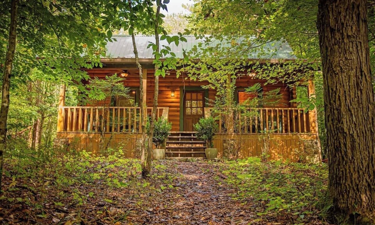 Benton Cabin | Cherokee private cabin in Riverside Resort