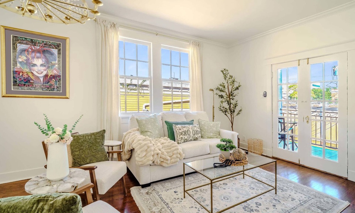 Touro House | Chic & Central w/Parking: Ideal 4 Families/Groups
