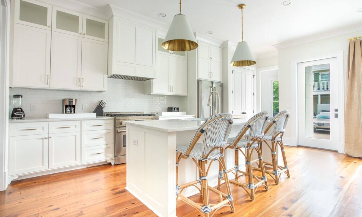 Historic Downtown Savannah House | Chic Coastal Row House Near Fountain at Forsyth by Lucky Savannah