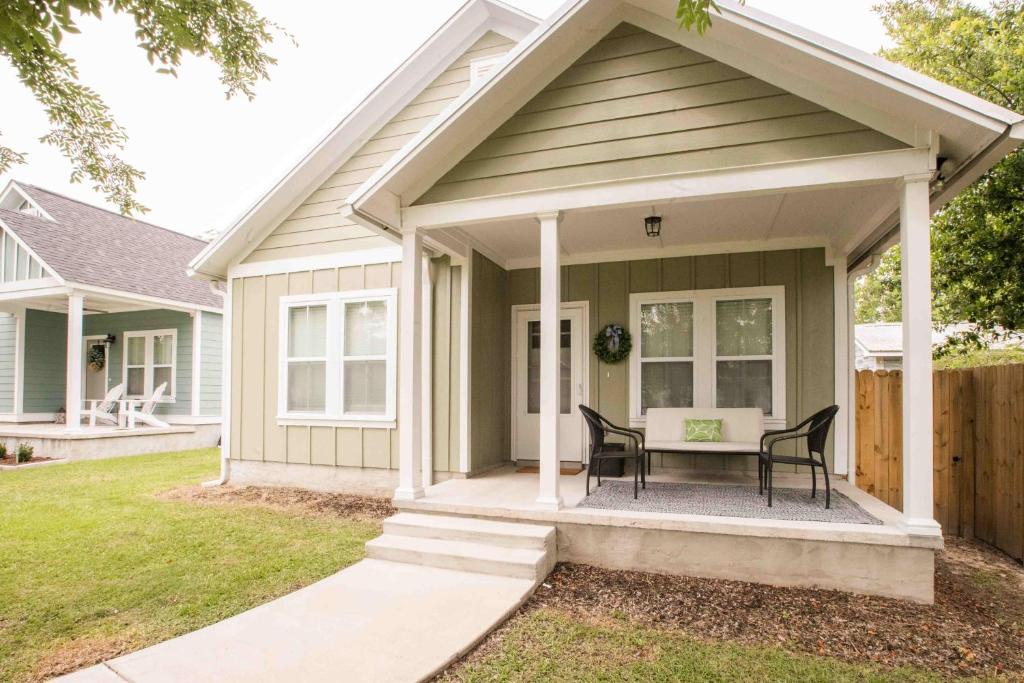 Thomasville House | Chic Thomasville Home: Walk to Downtown!