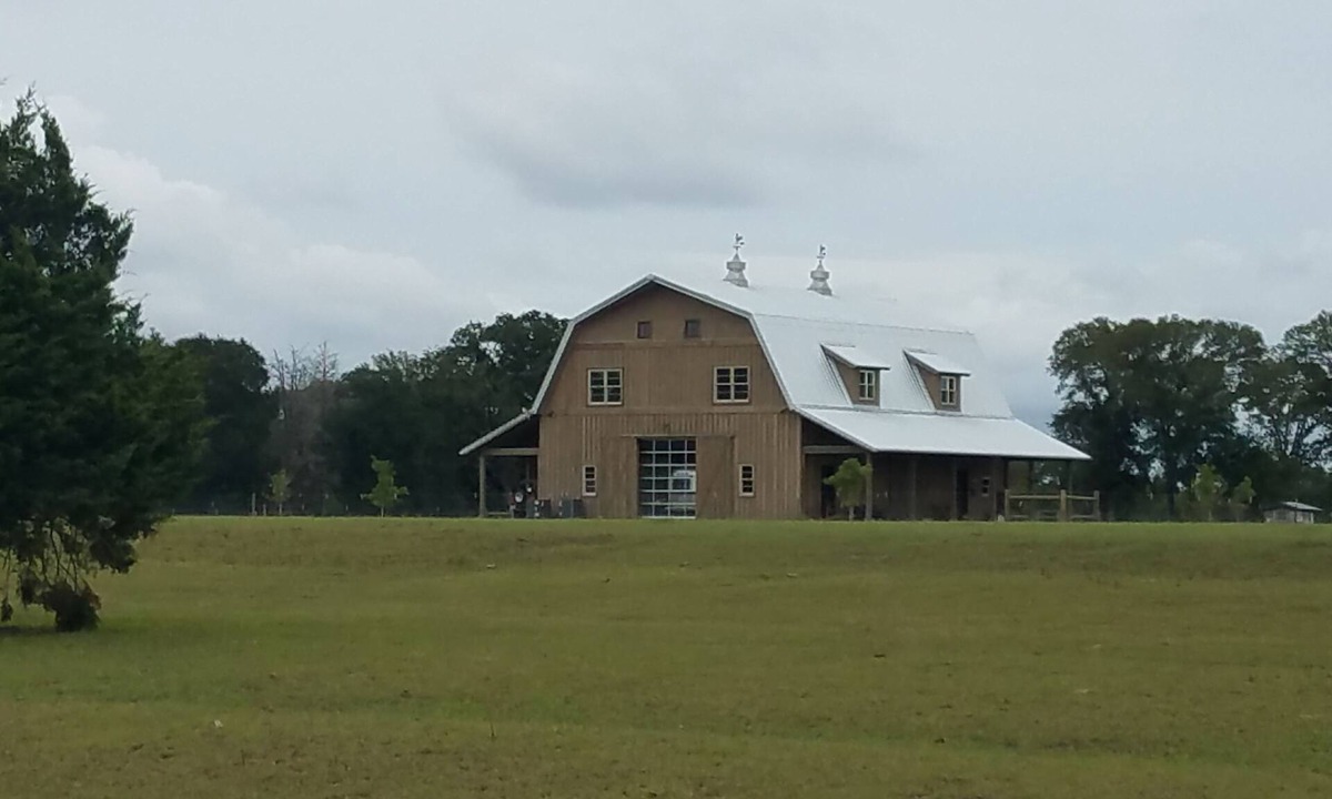 Round Top House | Classy Cattle Farm Experience-Wine and Bovine