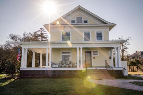 Natchez House | Clifton House - Observatory - King Suite, Sleeps 4, Mississippi River Views
