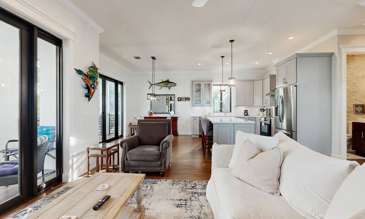 Bowens Addition House | Coastal Chic Snowbird-Friendly Home with Central AC, High-Speed WiFi, and Washer/Dryer