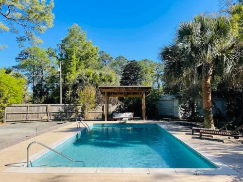 Talahi Island House | Coastal Oasis w Pool Near Beach and Downtown!