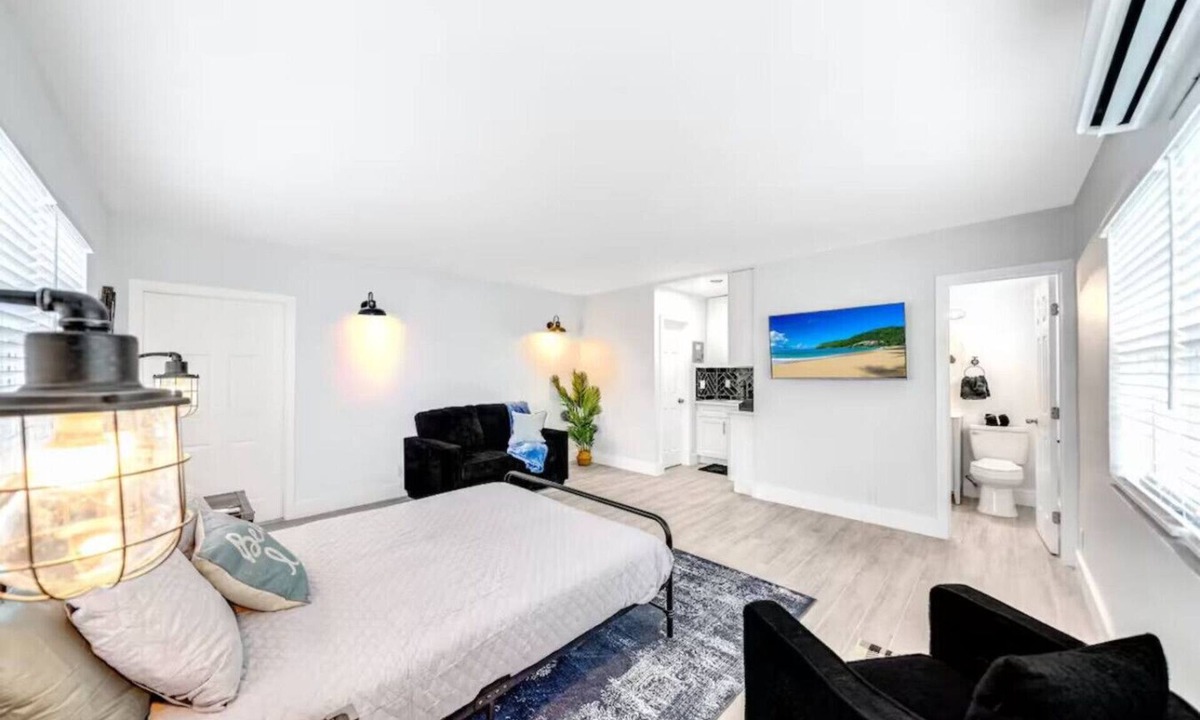 Coral Ridge Apartment | Coastal Unit! .5 miles to Beach!