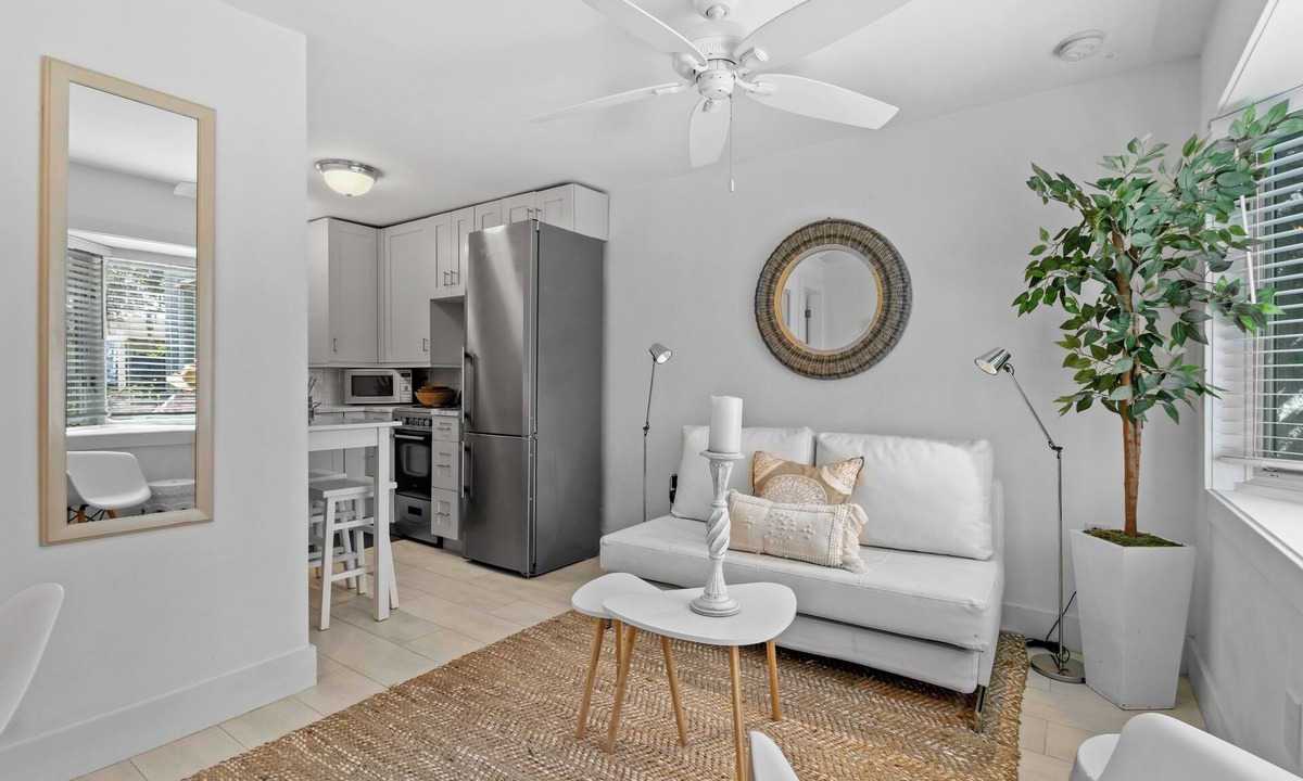 Parrot Cove Apartment | Coco Studio - Walk to Beach, Golf & Downtown