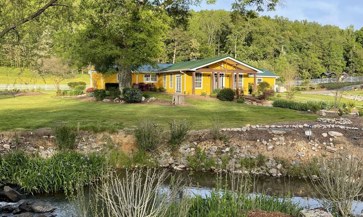Dalton House | Come and stay at our waterfront 3200 sq ft Guest House!