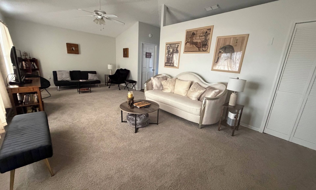 Deltona Lakes House | Comfortable and inviting three bed, two bath house