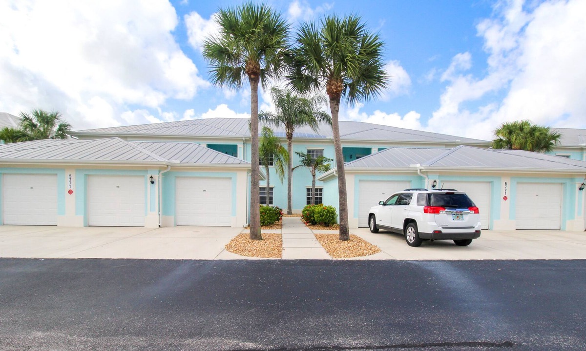 North Port Condo | Community Pool, Blue Oasis