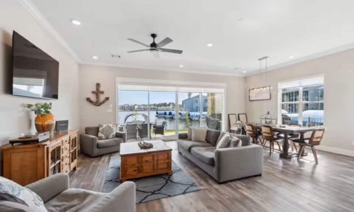 Montgomery House | Conroe Waterfront, Family Friendly Lakehouse