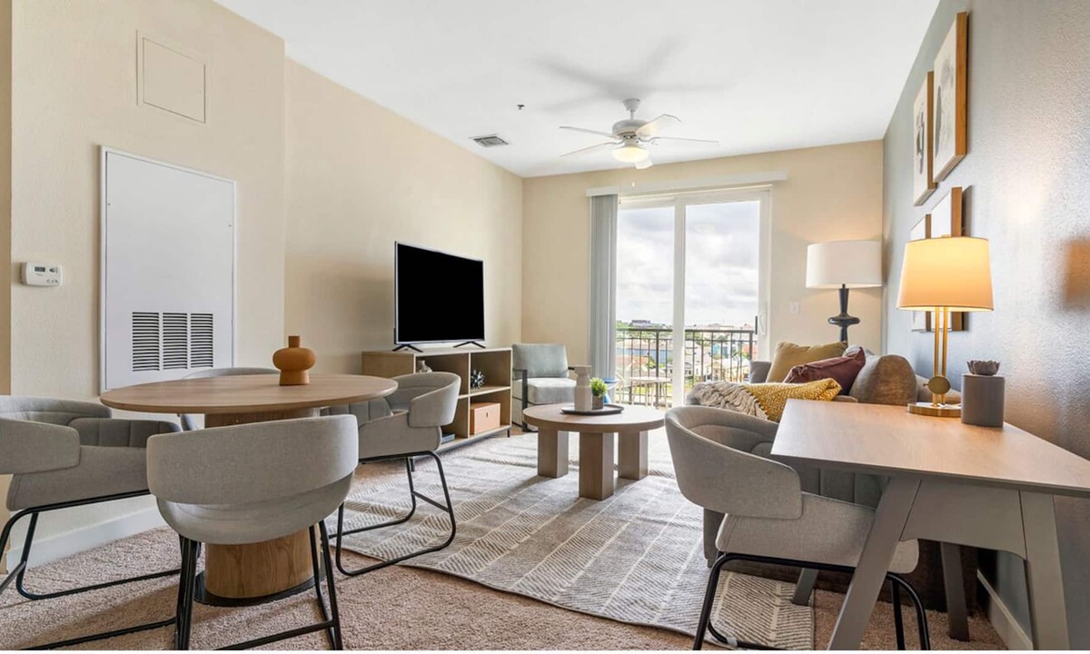 Mid-City Apartment | Contemporary 2BR, in unit Washer/Dryer, FREE parking with all amenities!