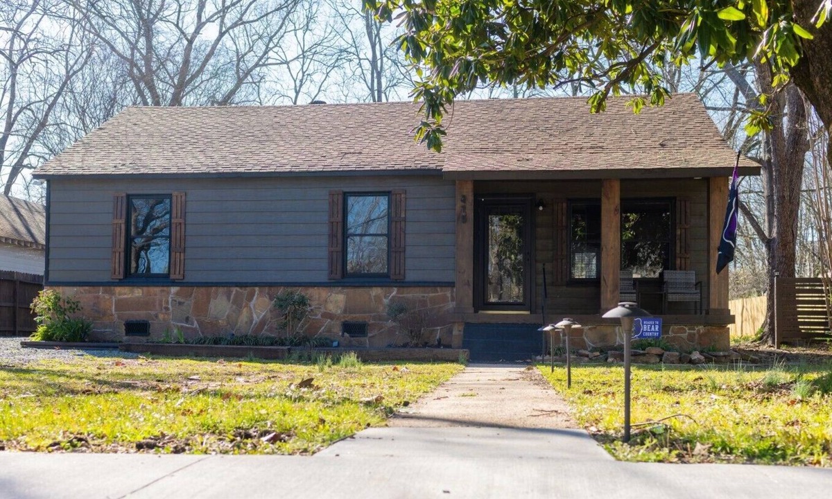 Conway House | Conway Bears Den Downtown