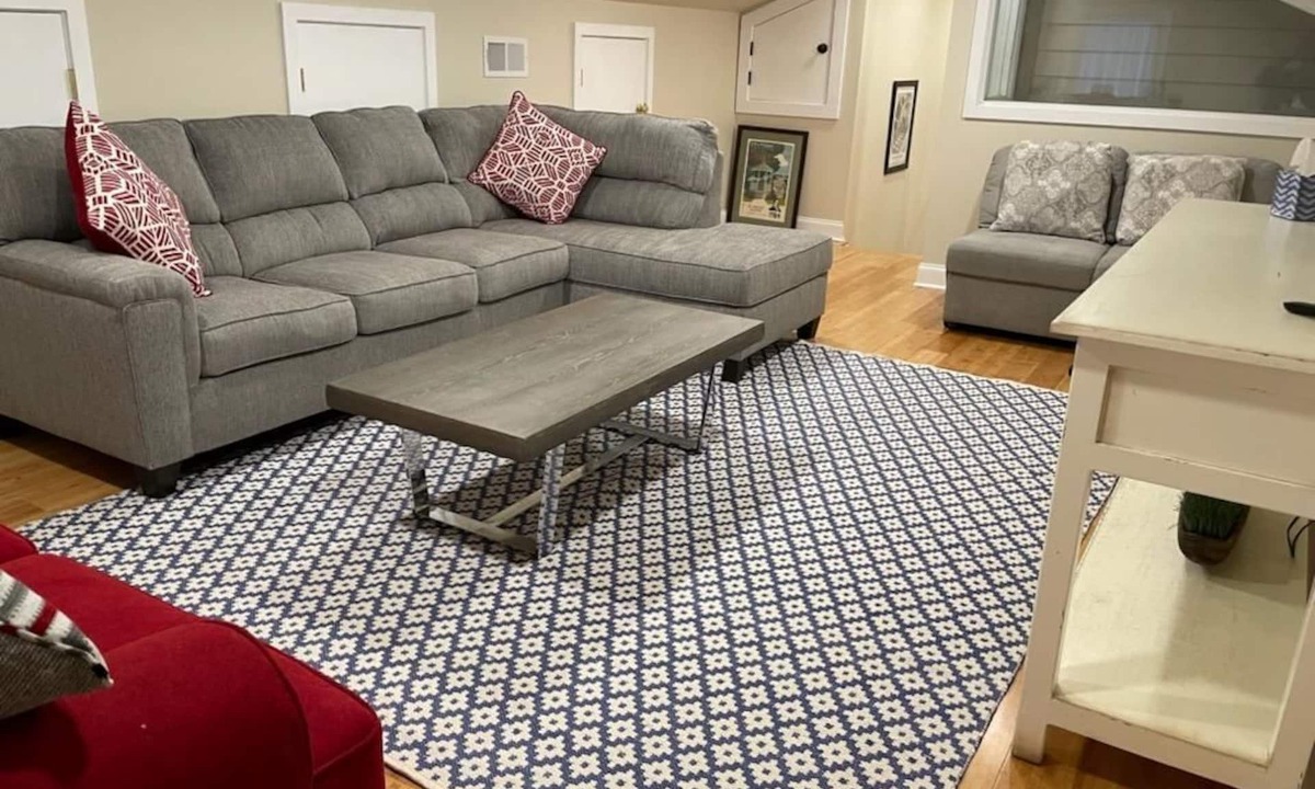 Madisonville Apartment | Coquille's Nest/Comfy Apartment