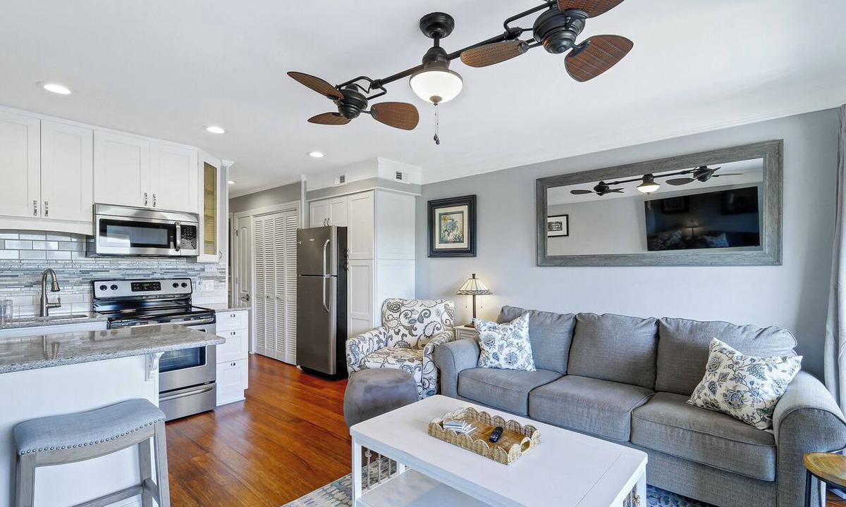 Folly Field Condo | Couples Dream Getaway - Views & Short Distance to Beach - King, Top Flr - A339