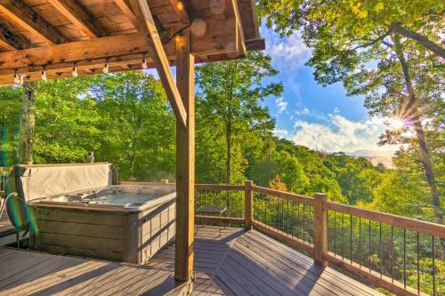 Brevard House | Couples’ Treehouse Retreat w/Hot Tub & Views