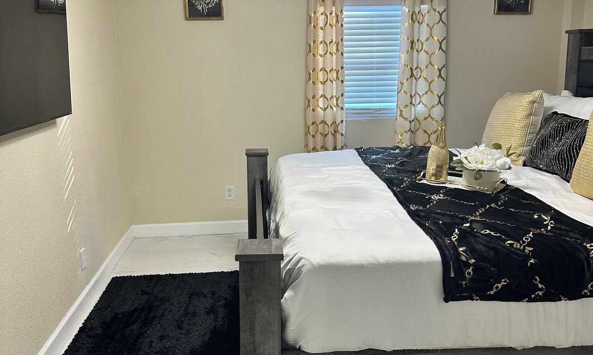 Winter Haven House | Cozy 1 bedroom home in Winter Haven perfect for your getaway.