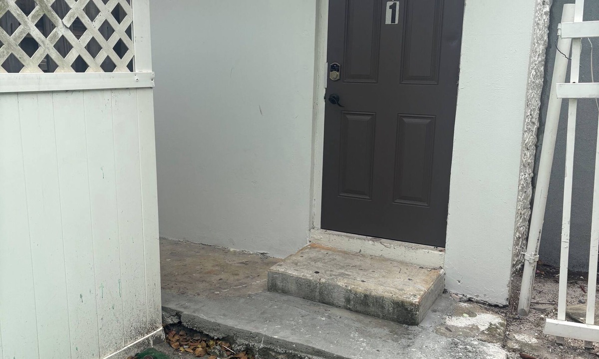 Poiciana Park II Apartment | Cozy 1-bedroom apartment in gorgeous West Palm Beach with AC