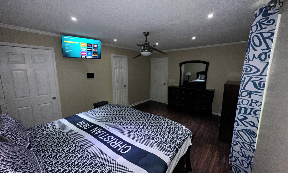 Hernando House | Cozy 2 bedroom 2 Bathroom House!Close to great food and entertainment!