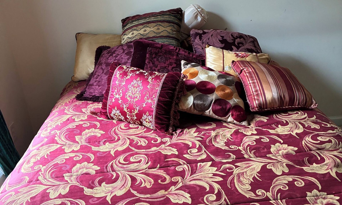 Stockbridge House | Cozy 2-bedroom house in serene Stockbridge with AC