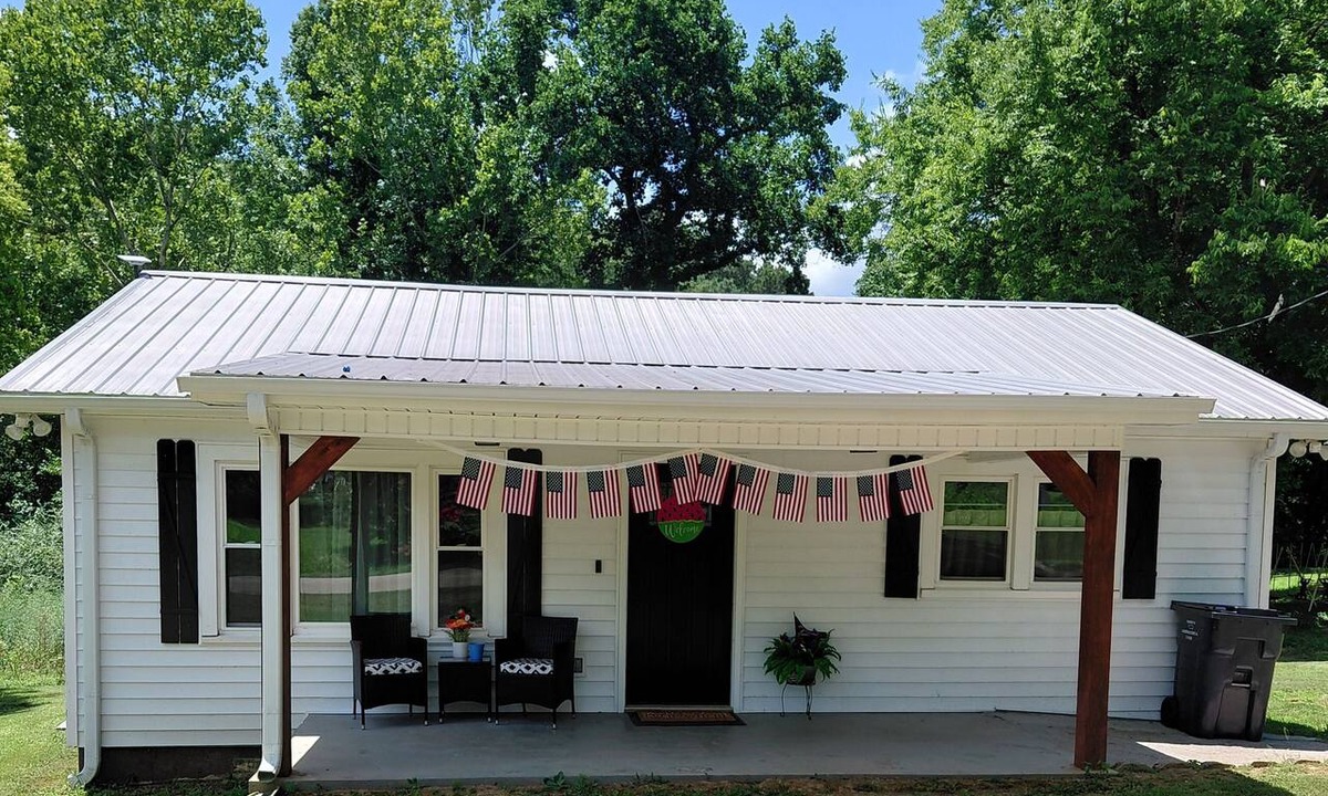 Lutts House | Cozy 2-bedroom lodge in Waterloo AL