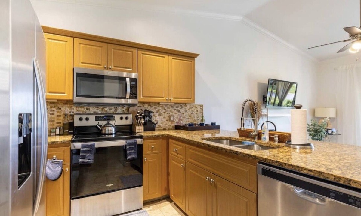 Lake Clarke Shores Villa | Cozy 2 bedroom Lakeview Villa|King & Queen Beds