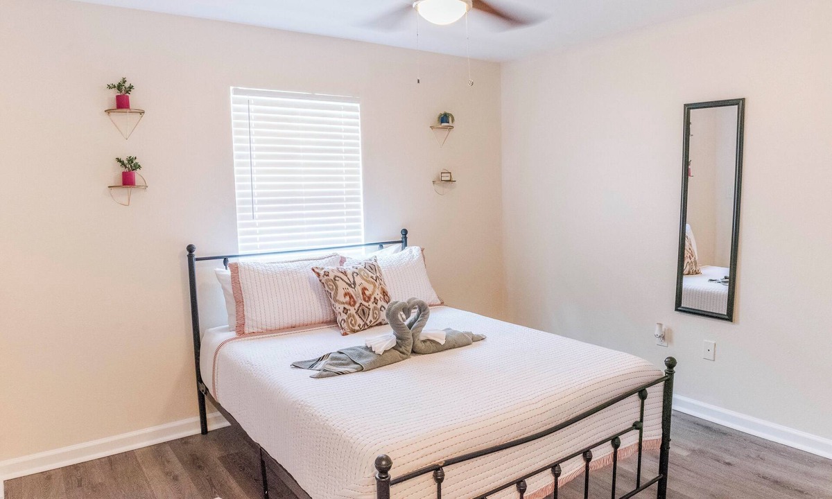 Gulfport Apartment | Cozy 2Br Lake Front Apartment