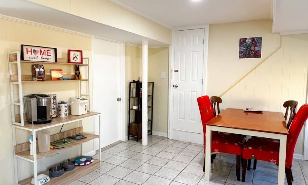 East Cobb Bed & Breakfast | Cozy 2BR Urban Haven · Peaceful City Retreat