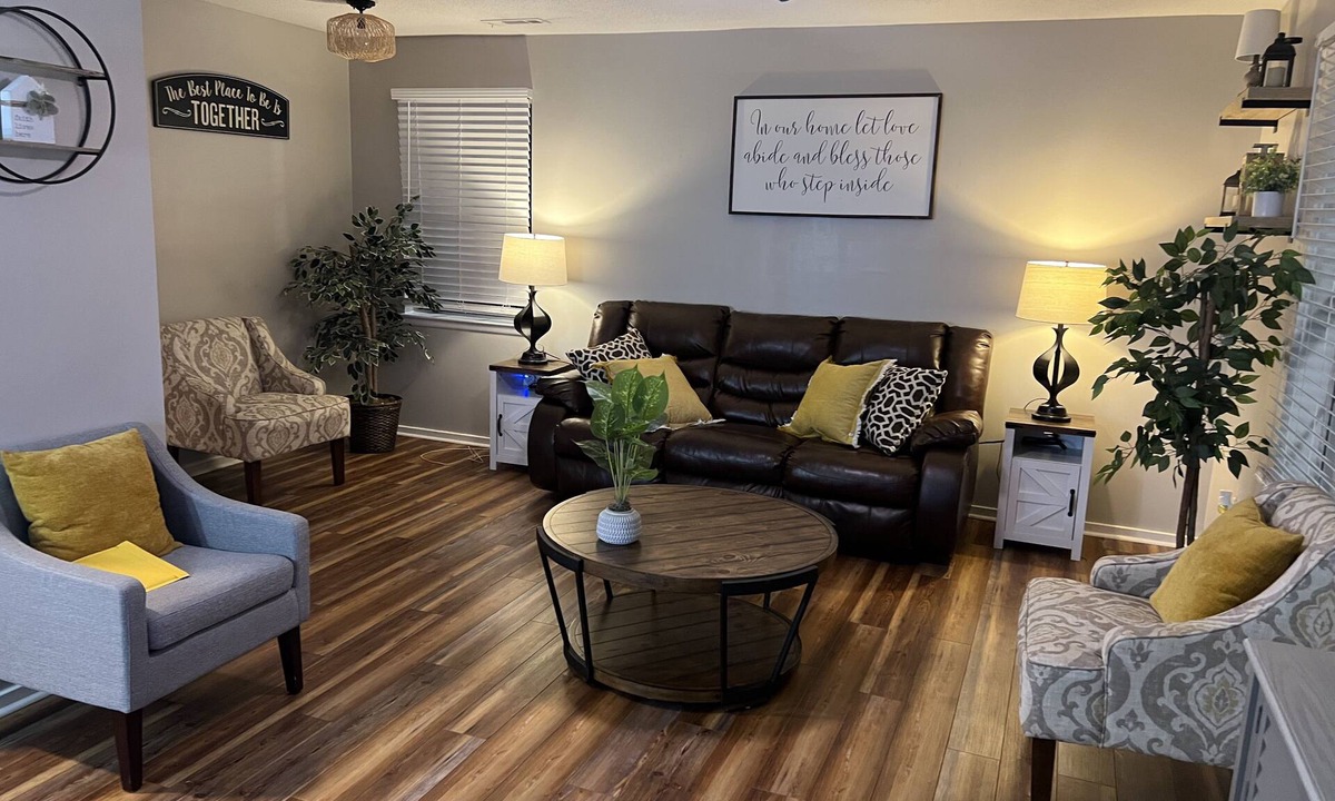 Burton House | Cozy 3 bedrooms /close to marines bases /pet friendly /big yard /