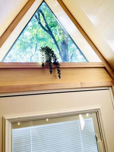 Fountain Run House | Cozy A-Frame Overlooking a Creek in Beautiful Fountain Run, Kentucky