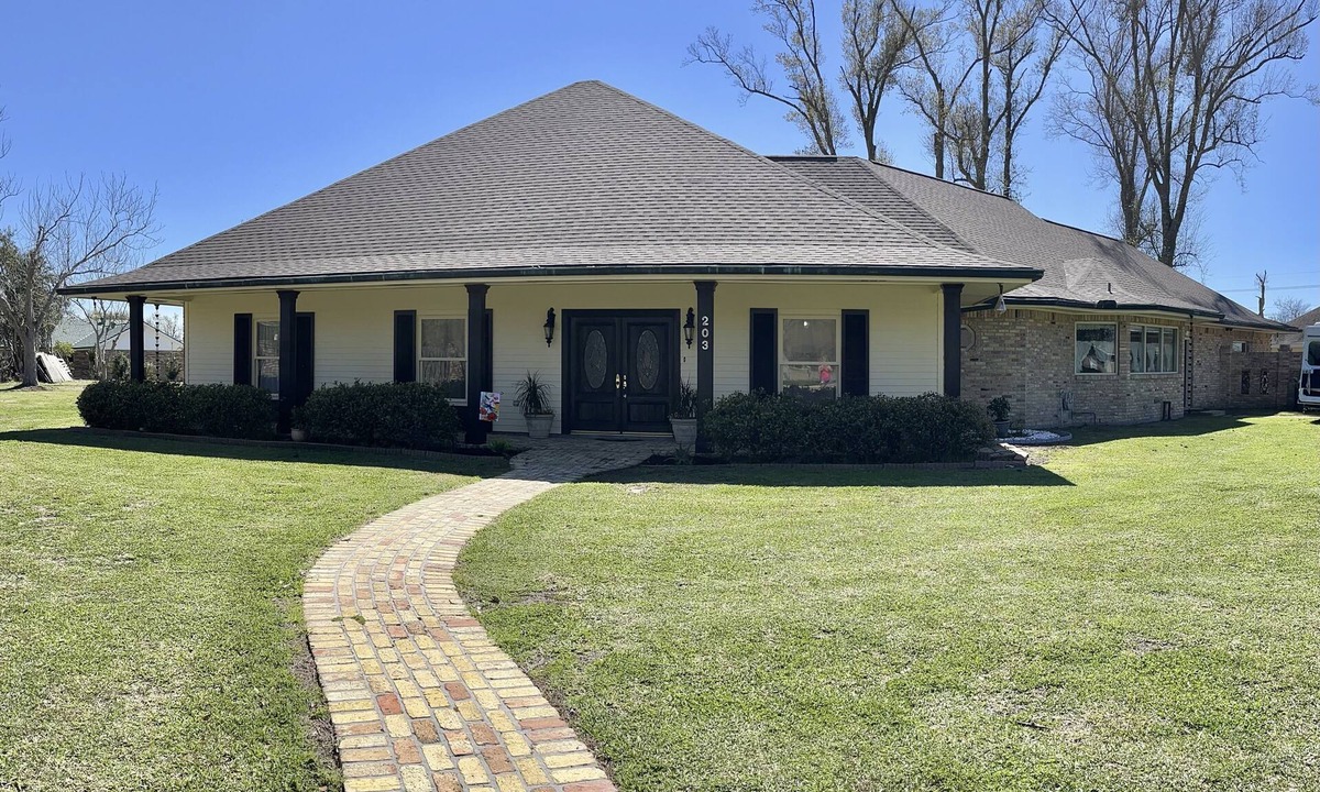 Bourg House | COZY BAYOU - Spacious Home on Bayou Petit Caillou. SLEEPS 14