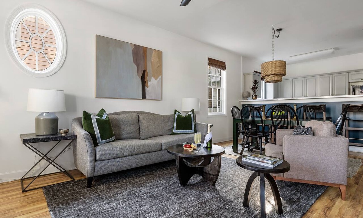 Cannonborough Elliotborough Apartment | Cozy! | Blocks to King St | Dreamcatcher Suite A
