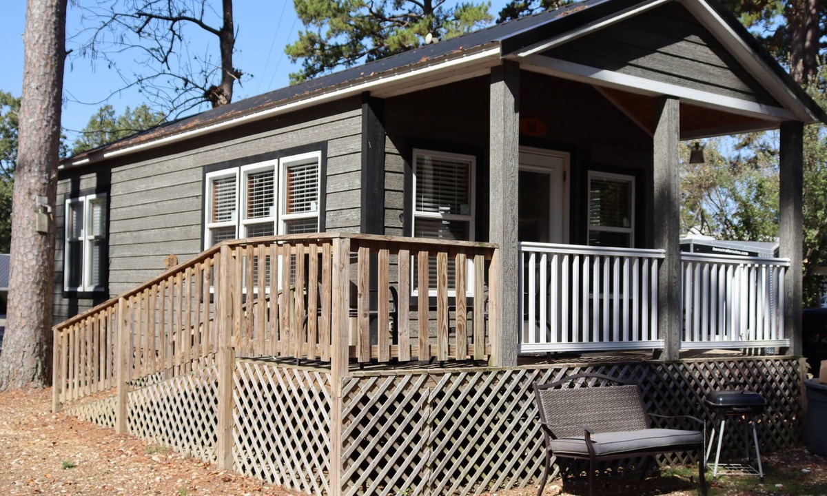Holladay Cottage | Cozy Cabin #28 Kentucky Lake GREAT fishing - Camden TN