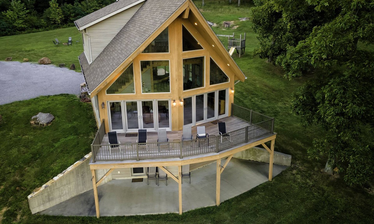 Goreville House | Cozy Cabin on 140 Acres w/Stunning Views