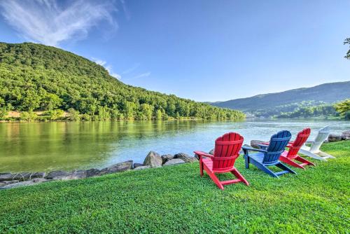 Chattanooga House | Cozy Cabin on Tenn River - 10 Mi to Chattanooga!